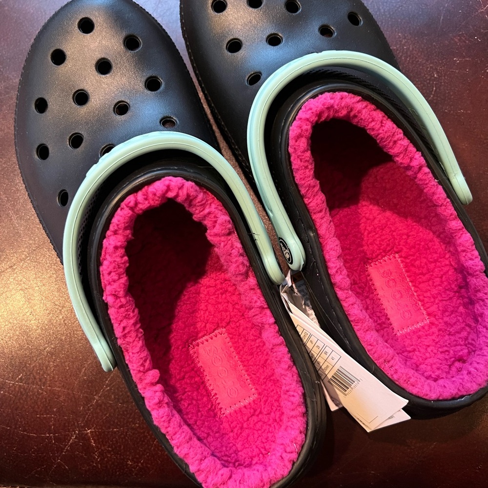 Crocs Men’s black fur lined